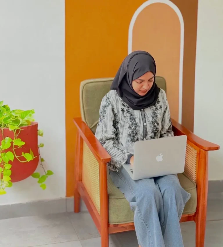 iam looking into laptop